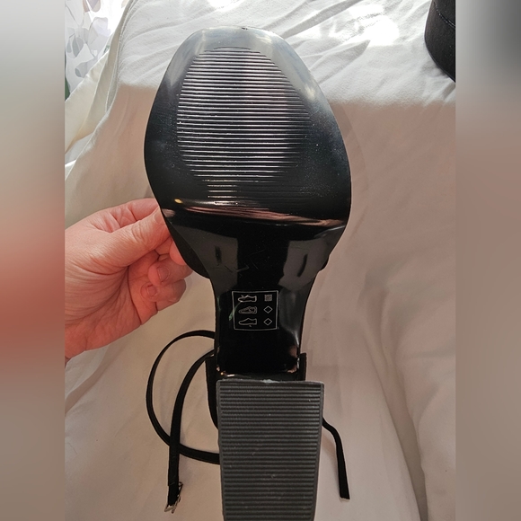 ASOS DESIGN Wide Fit Waterloo platform block heels in black - Picture 4 of 8